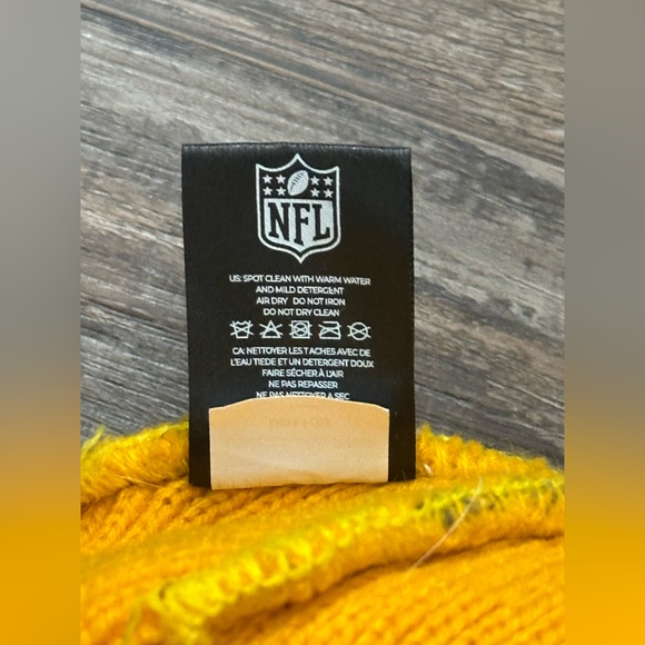 47 Brand Pittsburgh Steelers logo Black & yellow Pom-pom Beanie. Like new hat - Picture 5 of 5